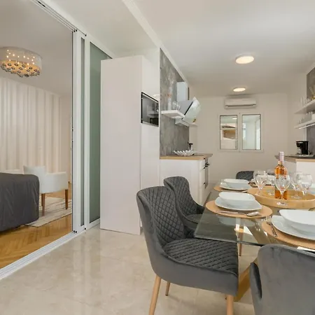 アパート Banje 3 *